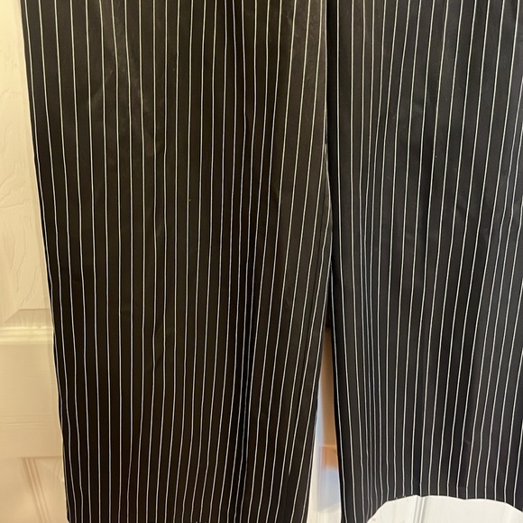 Princess Polly Wide Legged Pinstriped Pleated Trousers/ Size 10 - Picture 4 of 8